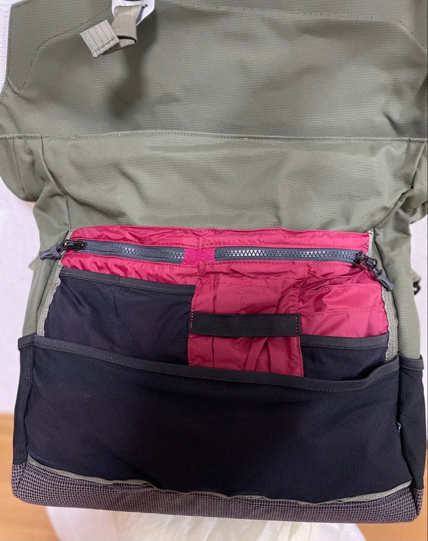 KLATTERMUSEN Fenja メッセンジャーバッグ オリーブグリーン