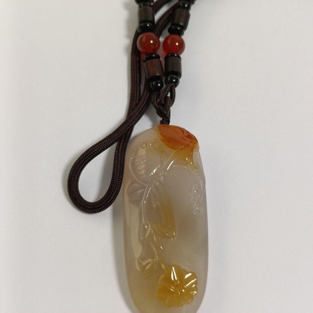 翡翠 ネックレス 金魚と花の彫刻　玉石