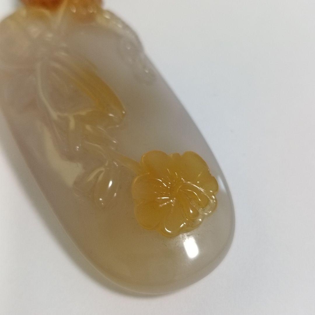 翡翠 ネックレス 金魚と花の彫刻　玉石