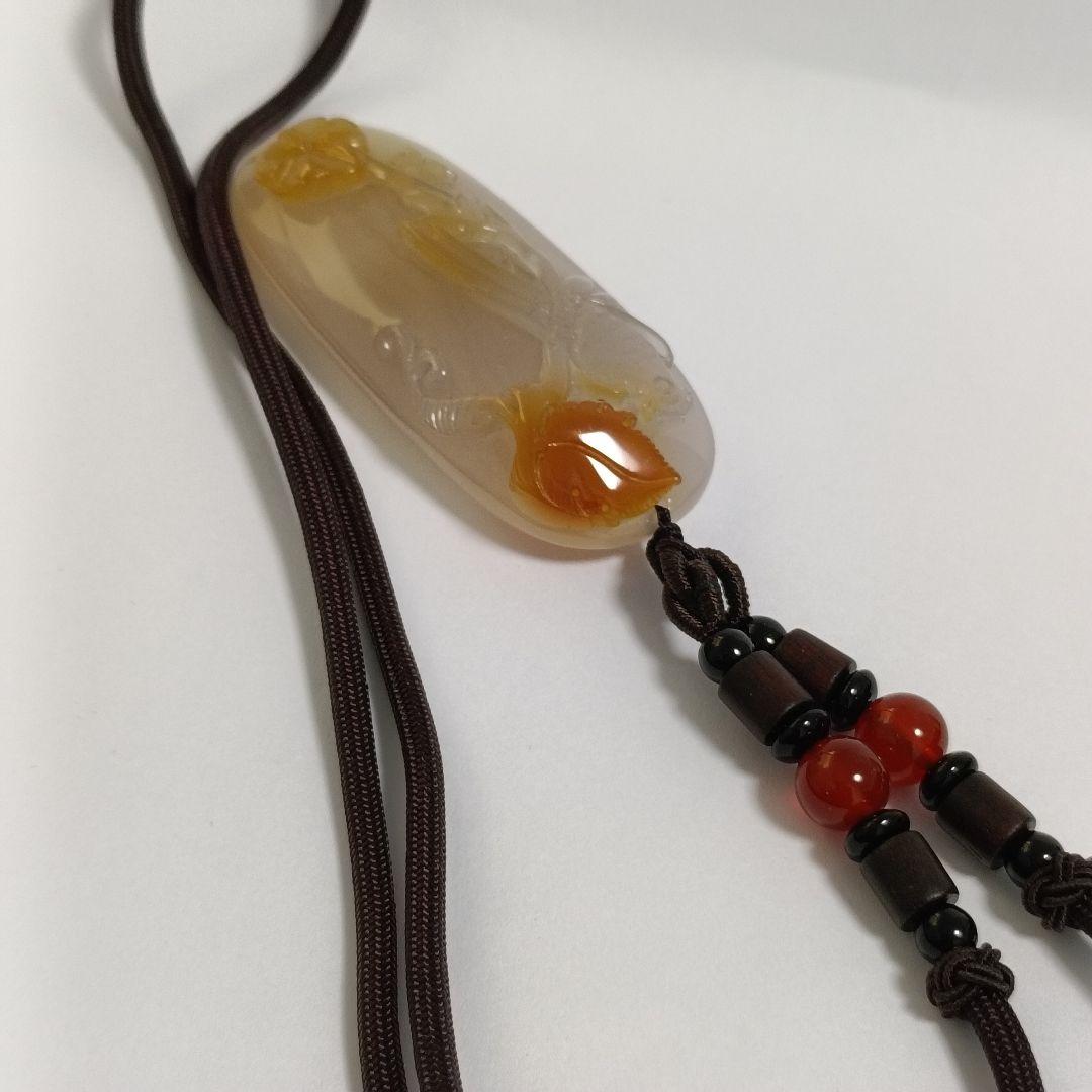 翡翠 ネックレス 金魚と花の彫刻　玉石