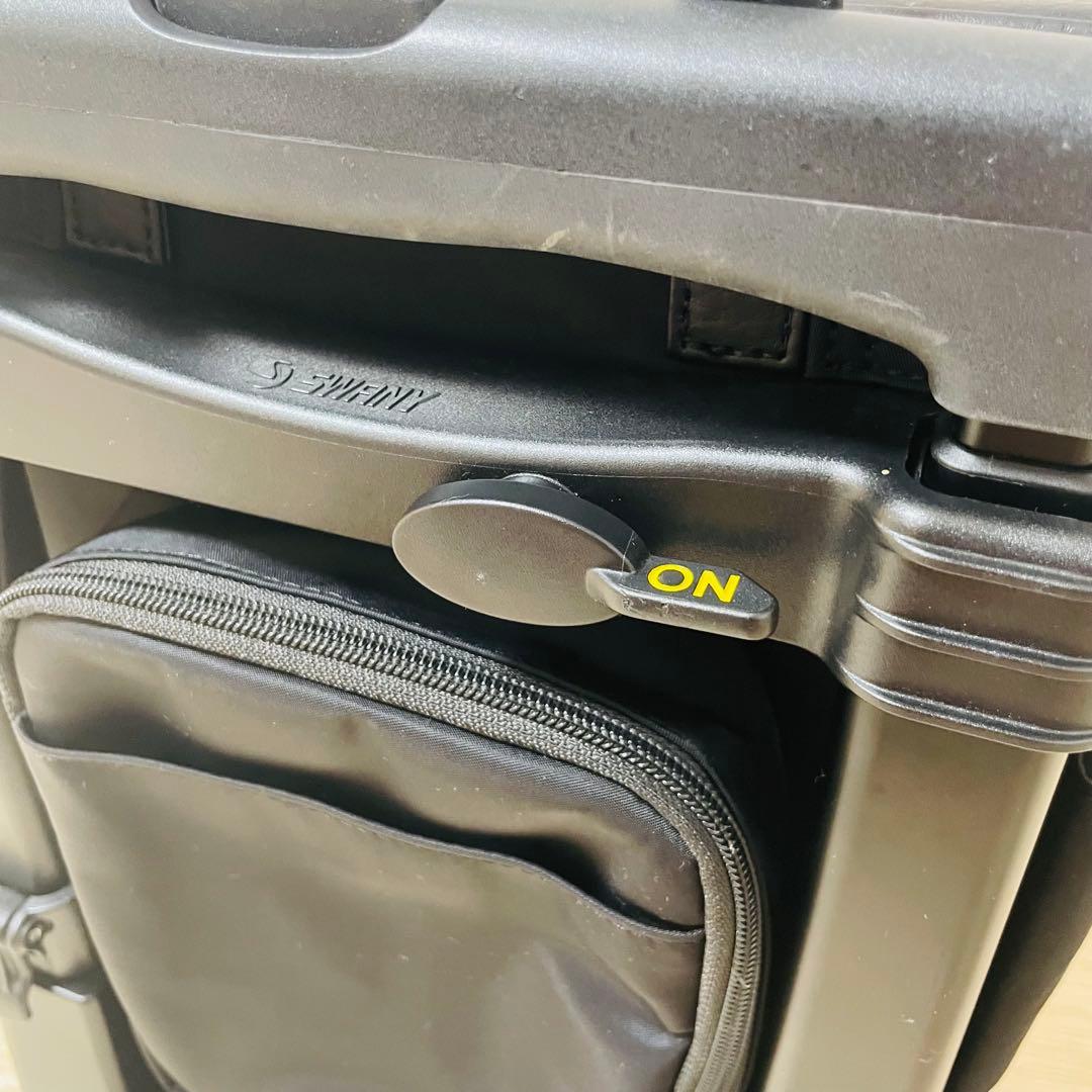 【美品】スワニー キャリーバッグ アミーカ 4輪ストッパー 17L