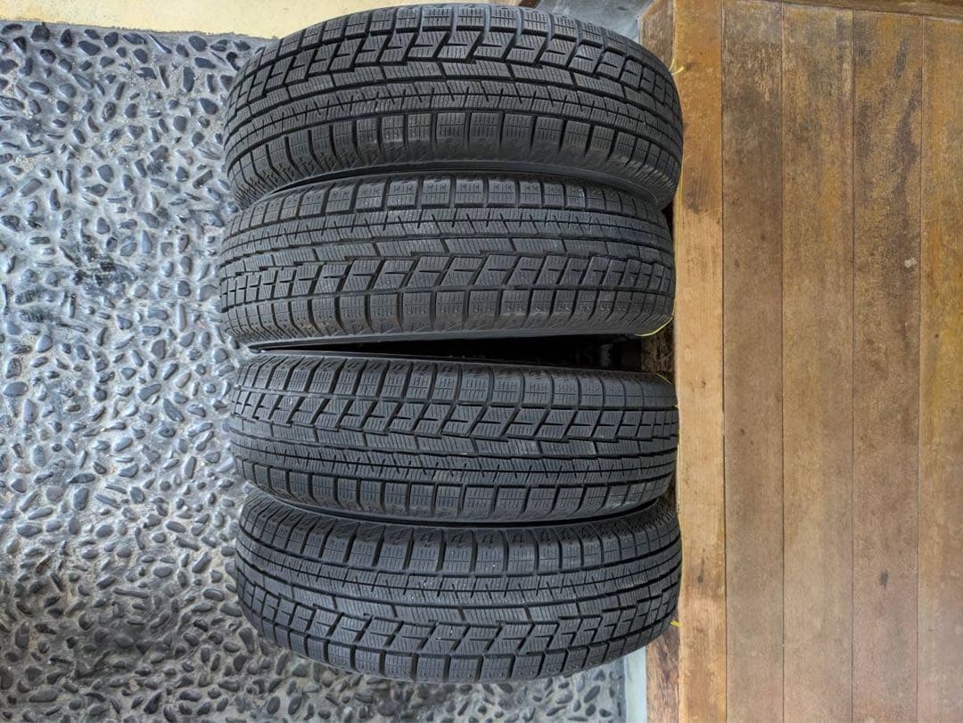 ￼YOKOHAMA スタッドレスタイヤ 13インチ