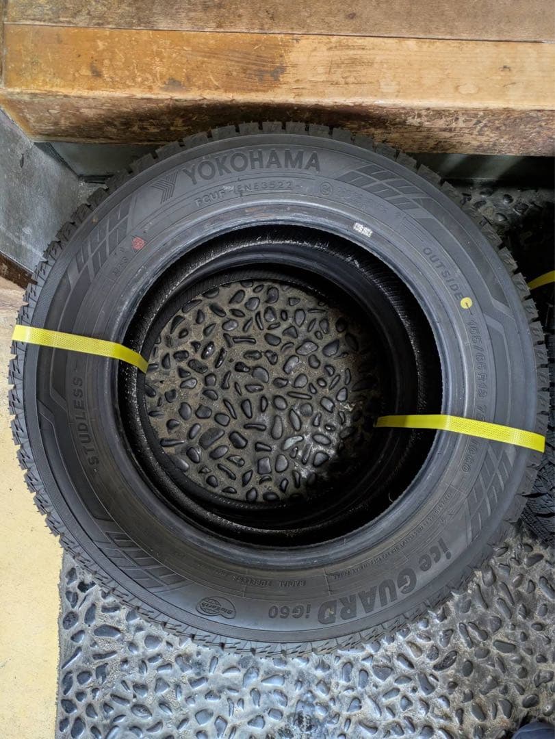 ￼YOKOHAMA スタッドレスタイヤ 13インチ