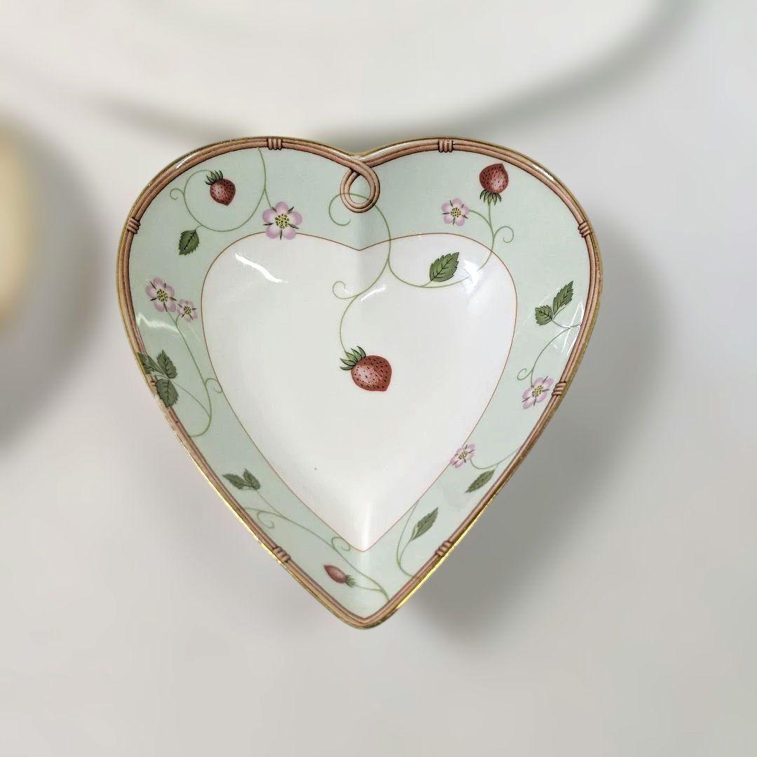 ウェッジウッド  小皿　大皿　コップセット