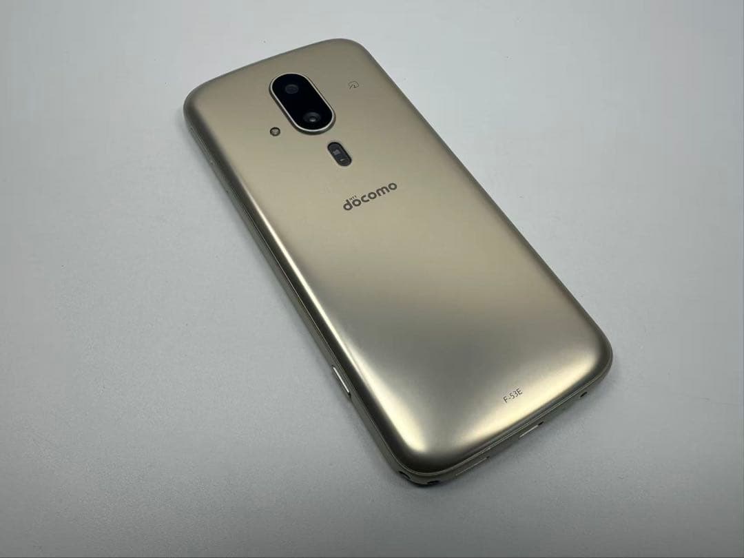 極美品 NTT docomo らくらくスマートフォン F-53E ゴールド