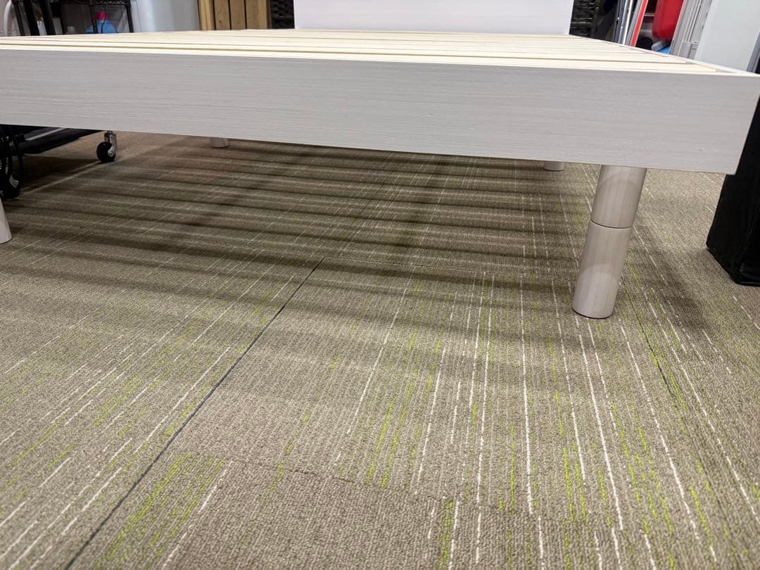 【美品】アイリス　セミダブルサイズ　ベッドフレーム　棚付コンセント付き　ホワイト