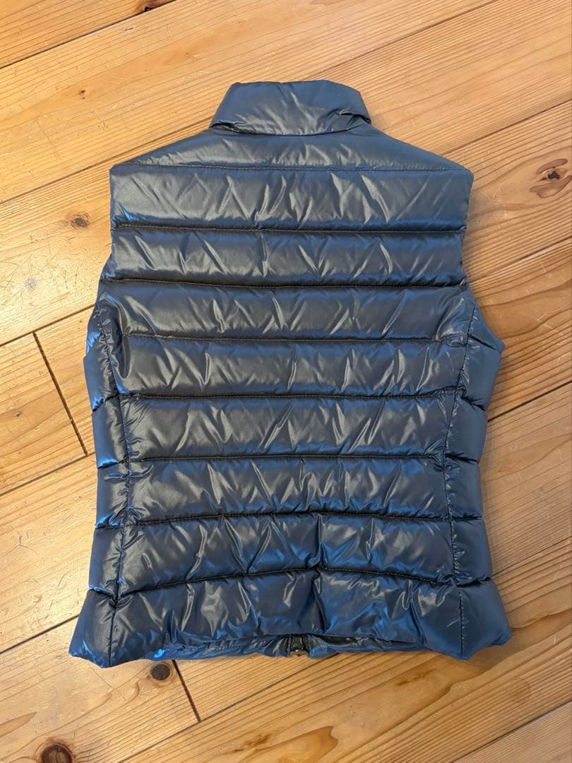 MONCLER チャコールグレー ダウンベスト
