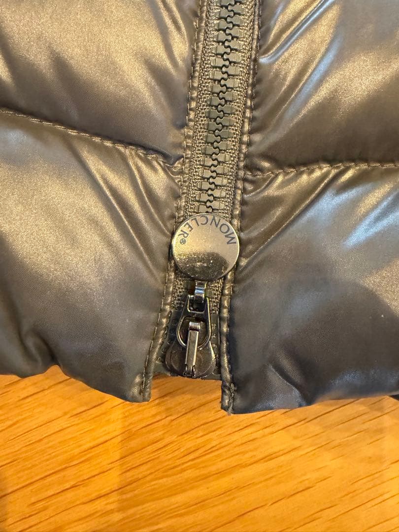 MONCLER チャコールグレー ダウンベスト