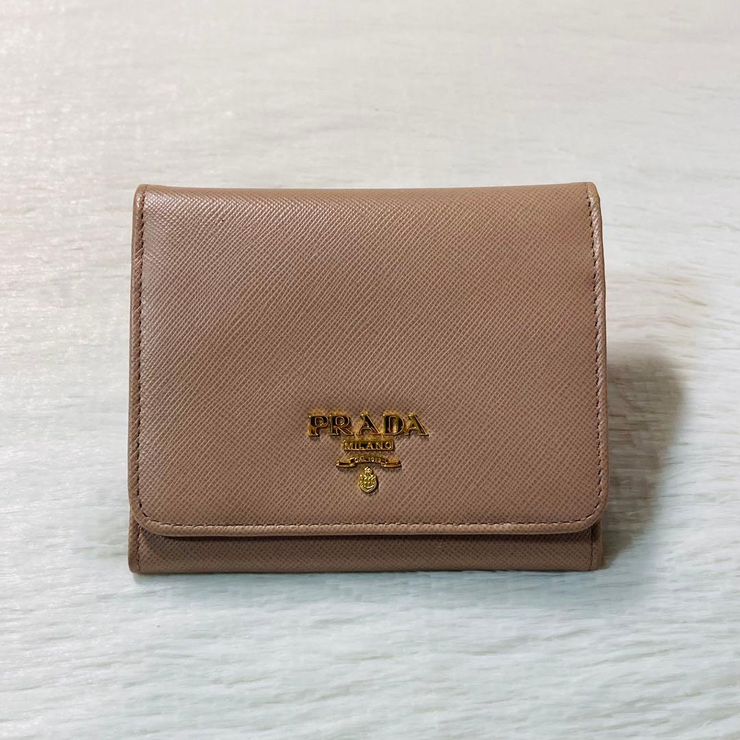 極美品　月末最終価格　PRADA プラダ　二つ折り　三つ折り　財布　ベージュ