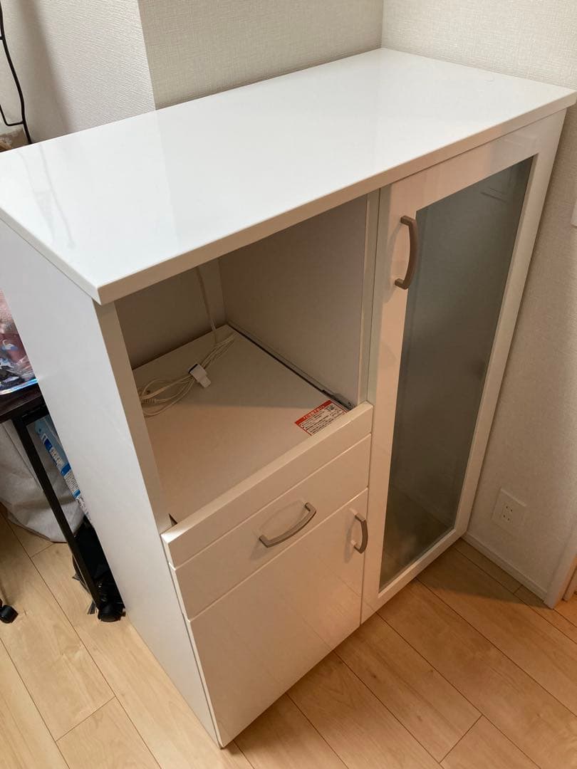 ニトリ　ホワイト食器棚 ガラス扉付き