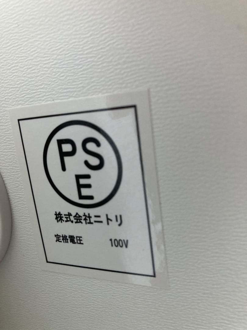 ニトリ　ホワイト食器棚 ガラス扉付き