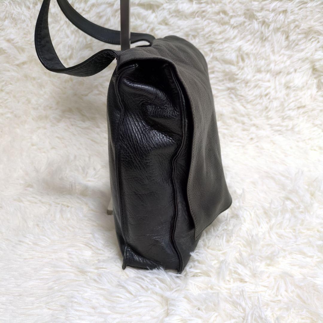 美品✨本革 マーガレットハウエル メッセンジャーバッグ クロスボディ ロゴ型押し