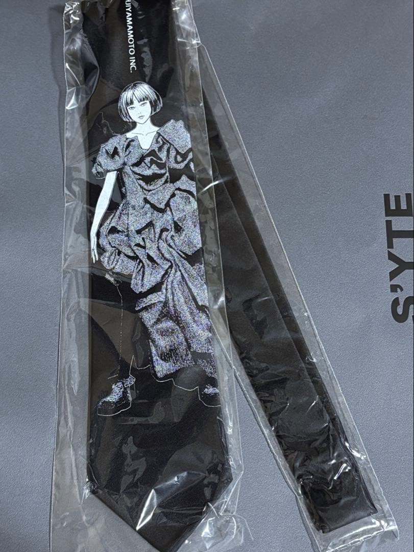 S'YTE × 伊藤潤二 UZUMAKI AZAMI SILK TIE
