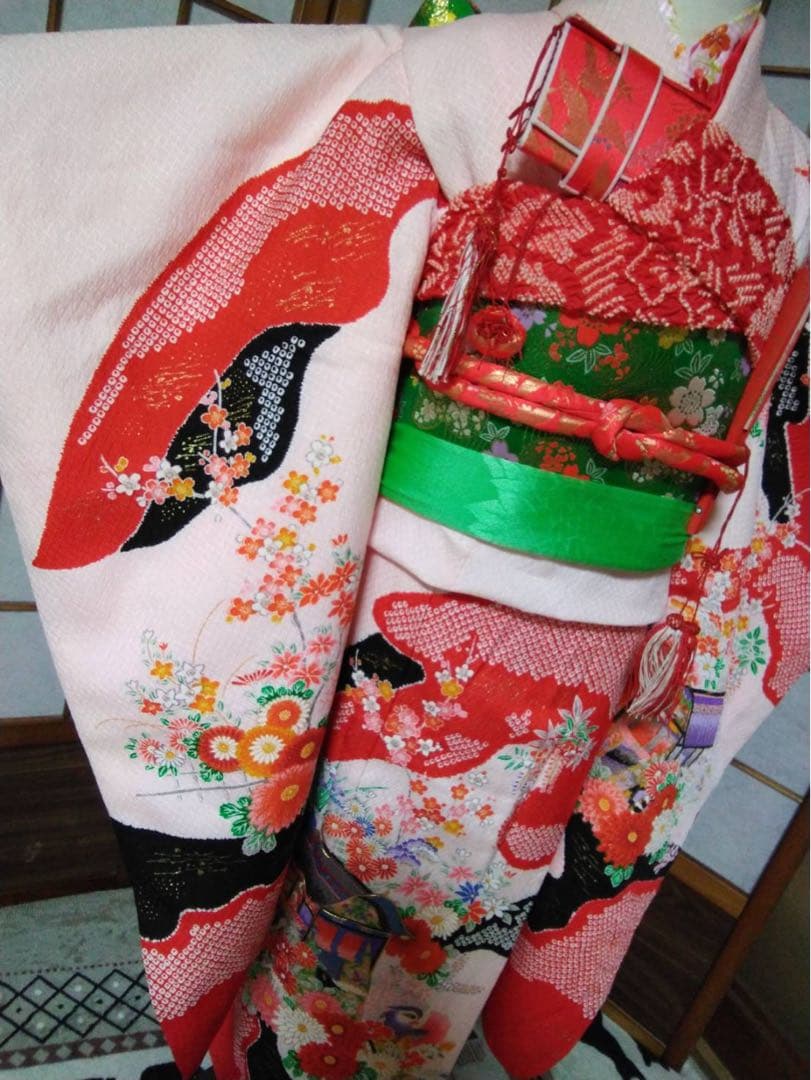 とみくです。7歳向け・化繊・ちりめん・お着物のセット