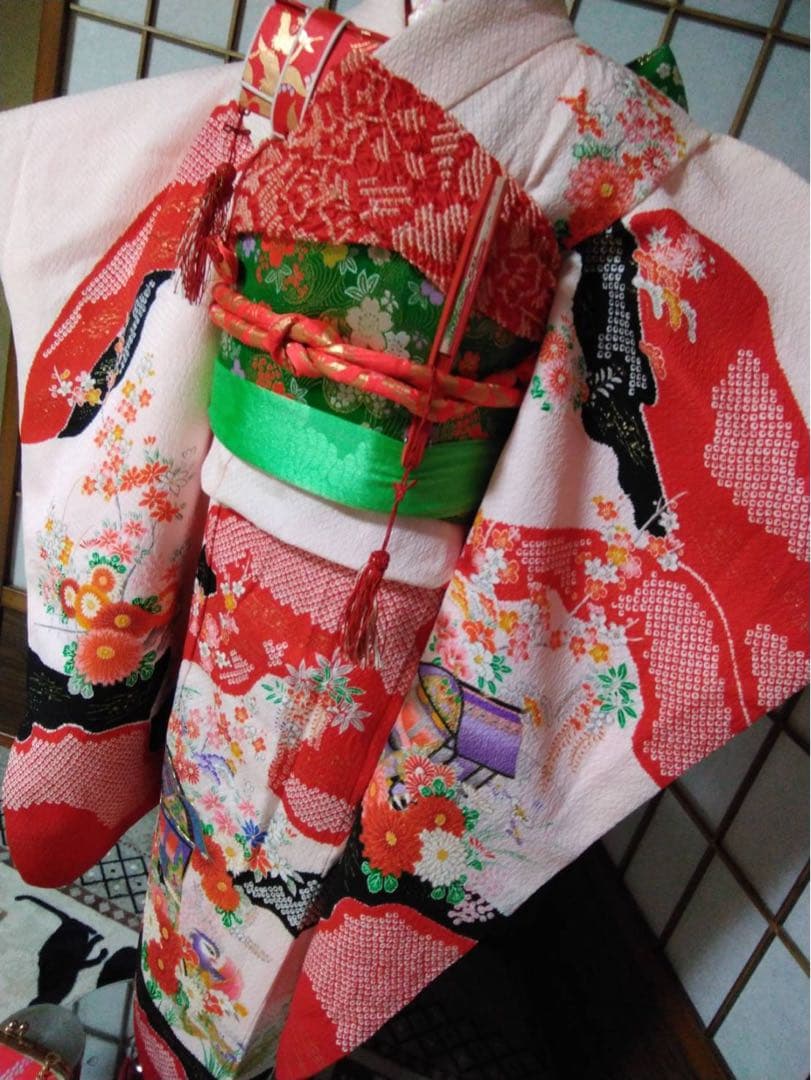 とみくです。7歳向け・化繊・ちりめん・お着物のセット