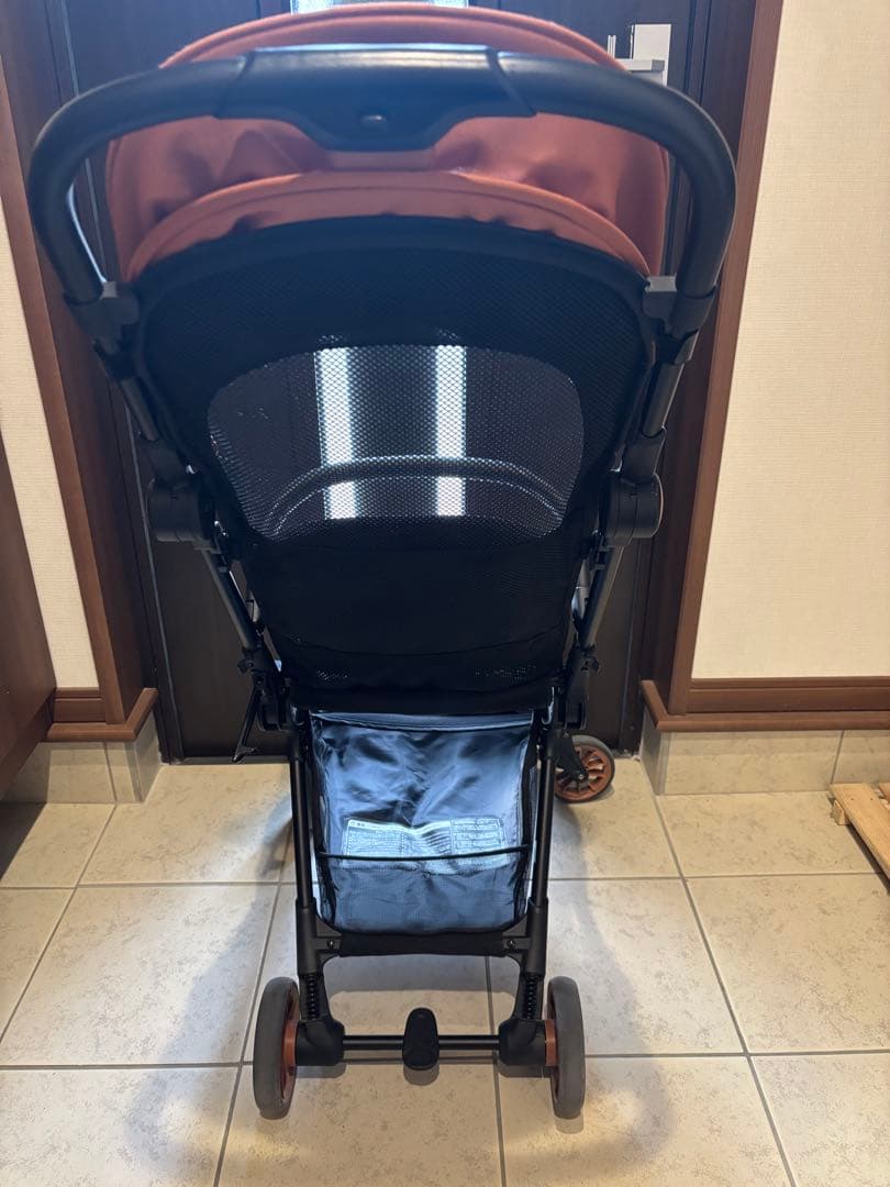 コンパクトベビーカー　西松屋
