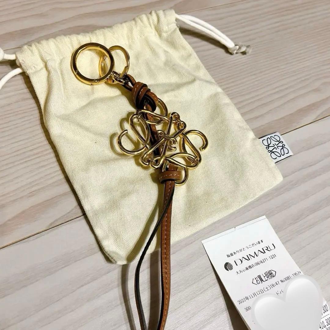 【即日発送】LOEWE アナグラムチャーム　ゴールド　レザー