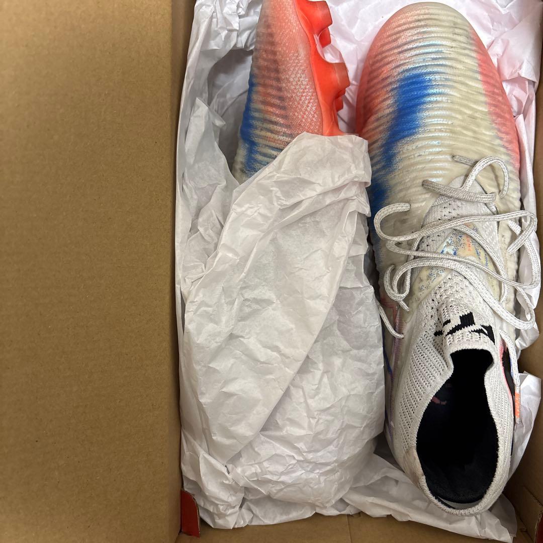 サッカーシューズ・スパイク ホワイト/ブルー/レッド