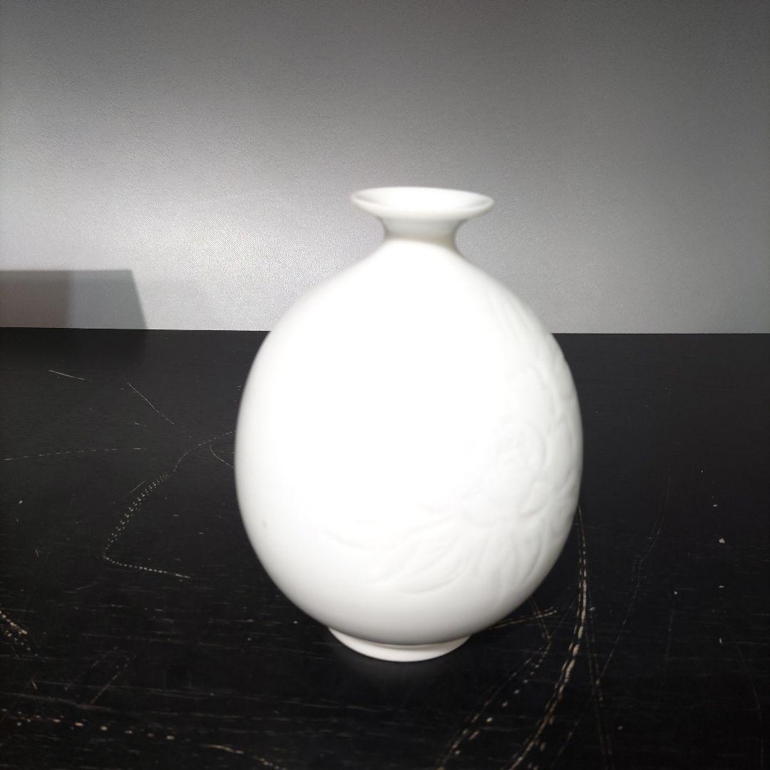 VMPD7-1214-23 白磁牡丹彫 一輪挿 中尾恭純