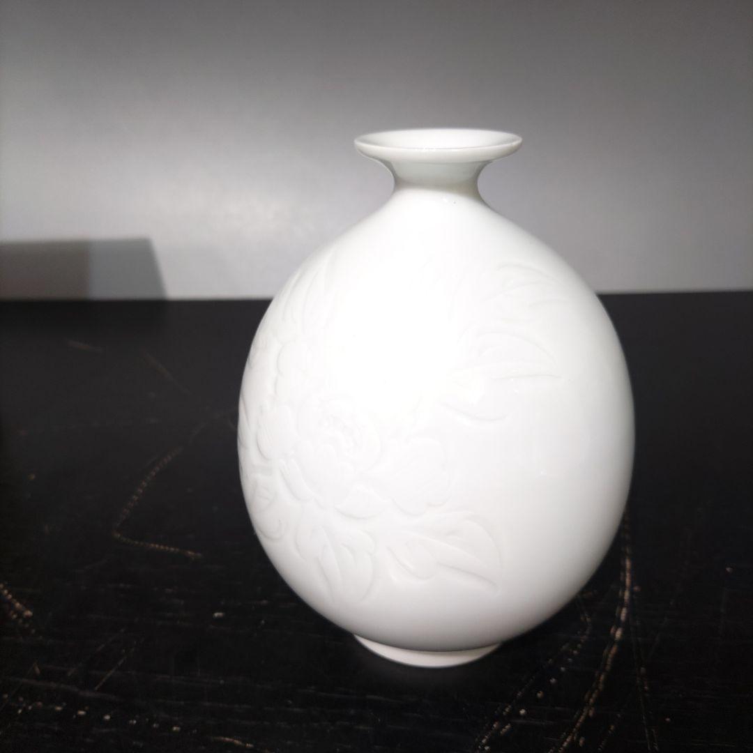 VMPD7-1214-23 白磁牡丹彫 一輪挿 中尾恭純