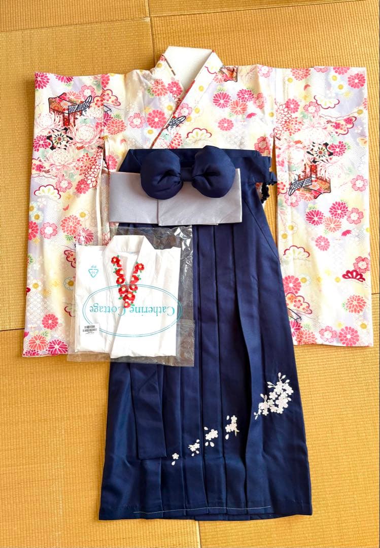 新品未使用 キャサリンコテージ簡単着付け袴セット半衿襦袢150㎝ 紺袴 花柄