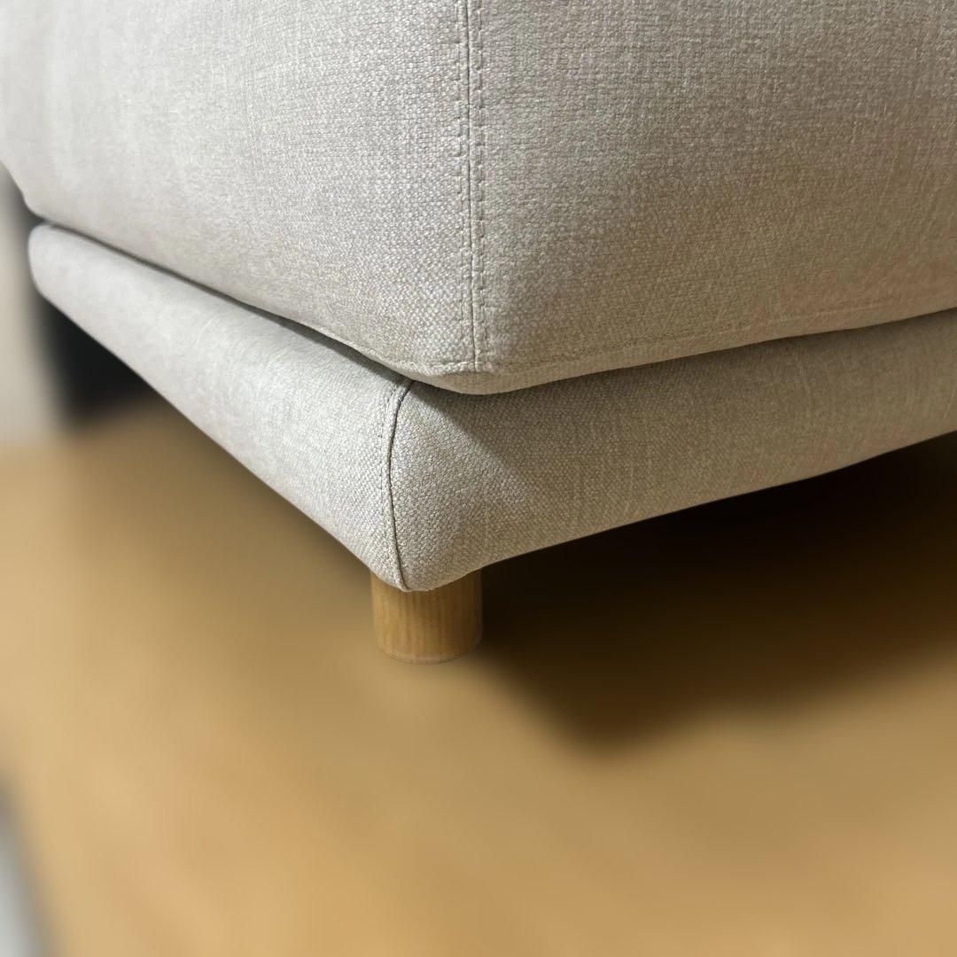 ACTUSソファ　BUILD ベージュ色　 4個クッション付き