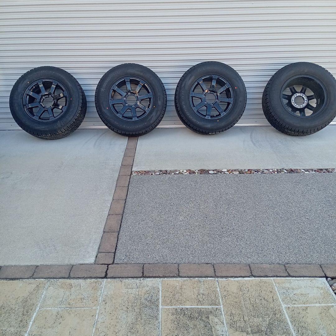 ランクルプラド　スタッドレス265/65R17 6穴　ブラックホイール付き4本