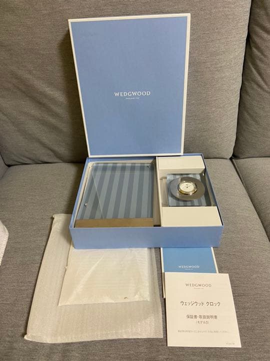 ウェッジウッドの写真たてand置き時計