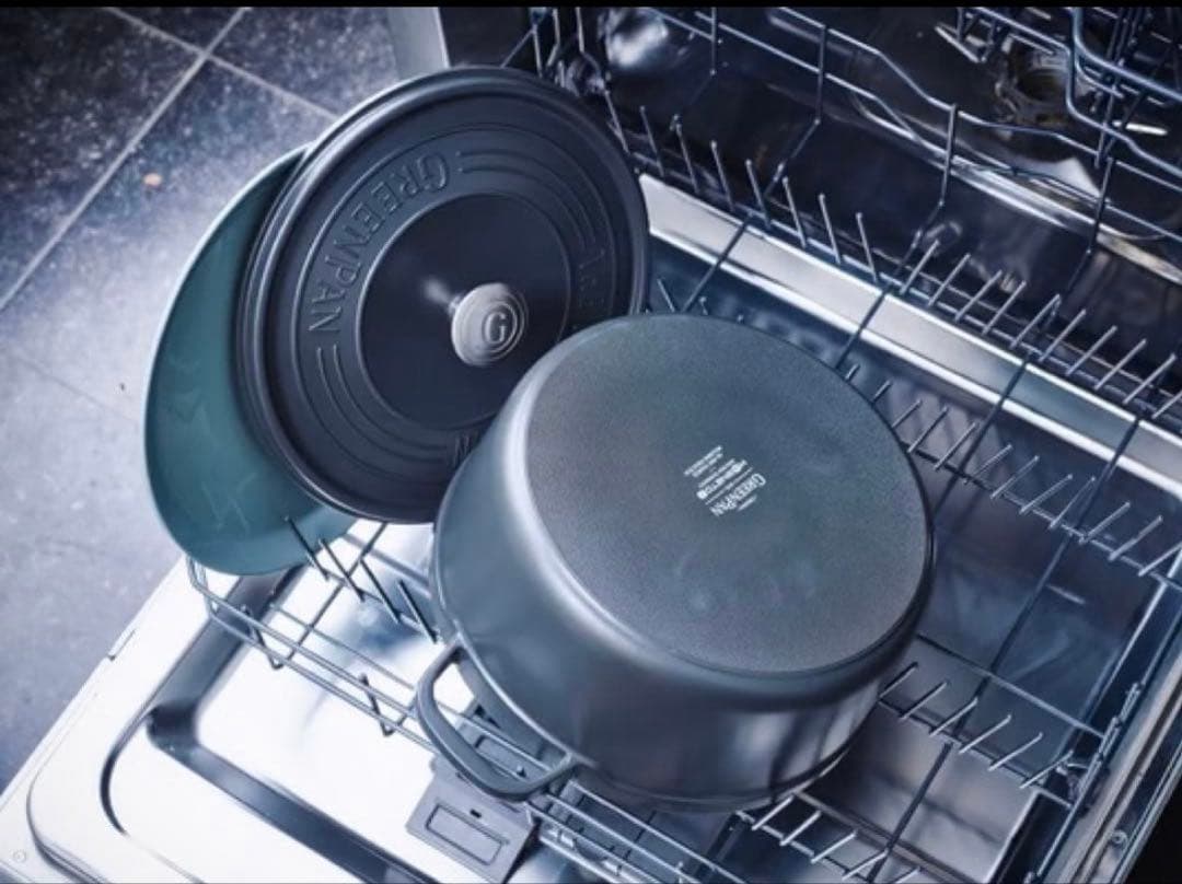 フェザーウェイト ココットラウンド(両手鍋） 22cm グレー