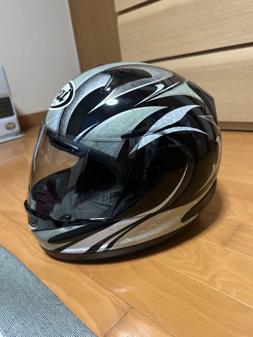 ま*る様 Arai フルフェイスヘルメット ブラック/シルバー