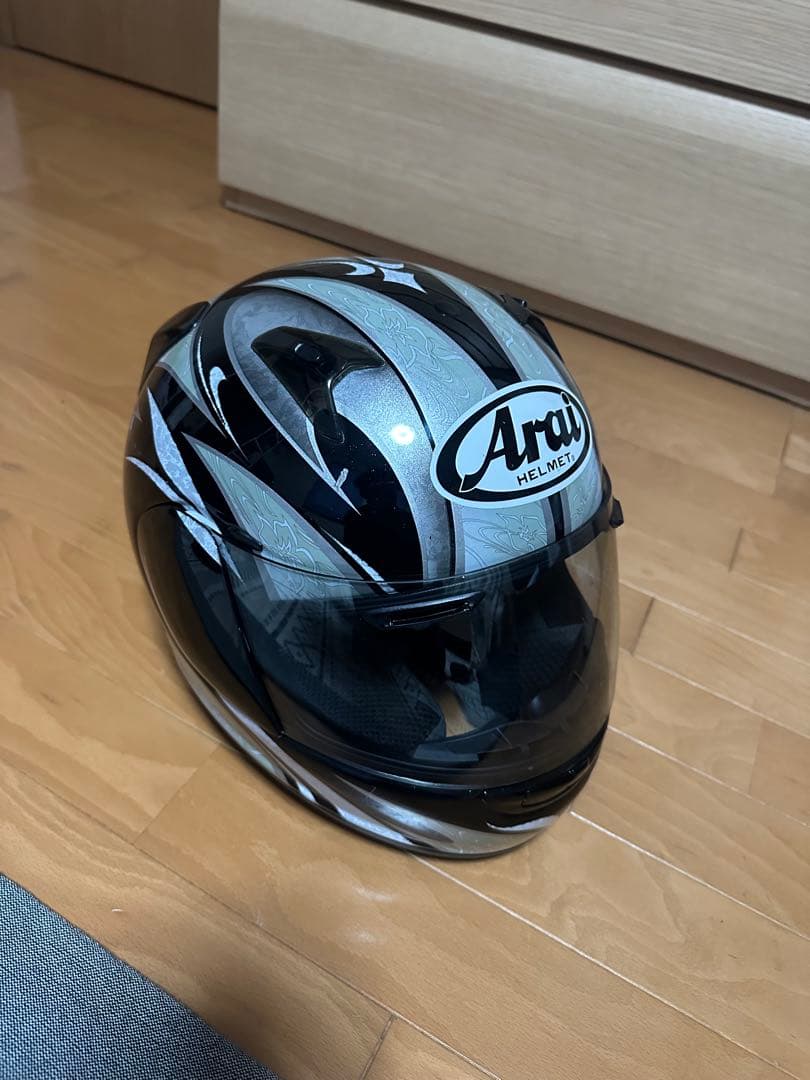 ま*る様 Arai フルフェイスヘルメット ブラック/シルバー