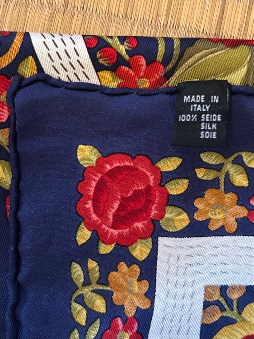 LOEWE シルクスカーフ 花柄