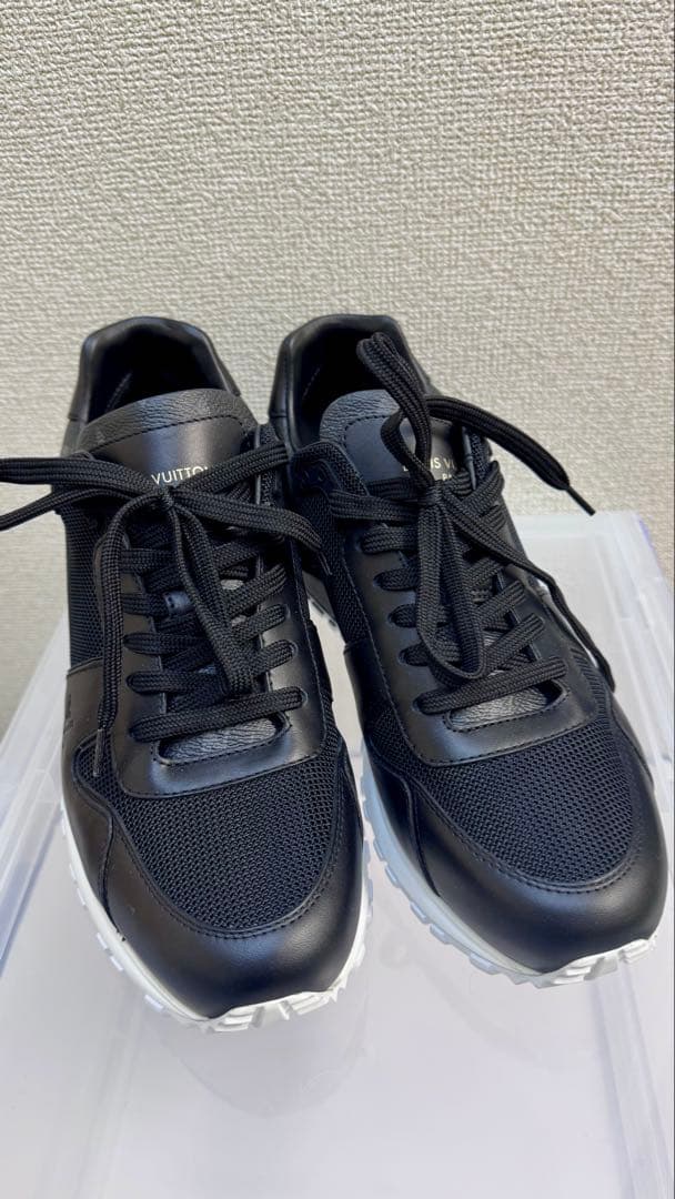 LOUIS VUITTON ブラック ランアウェイ・ライン スニーカー