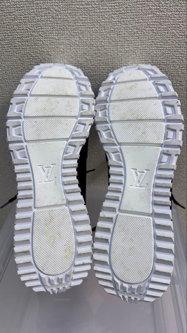 LOUIS VUITTON ブラック ランアウェイ・ライン スニーカー