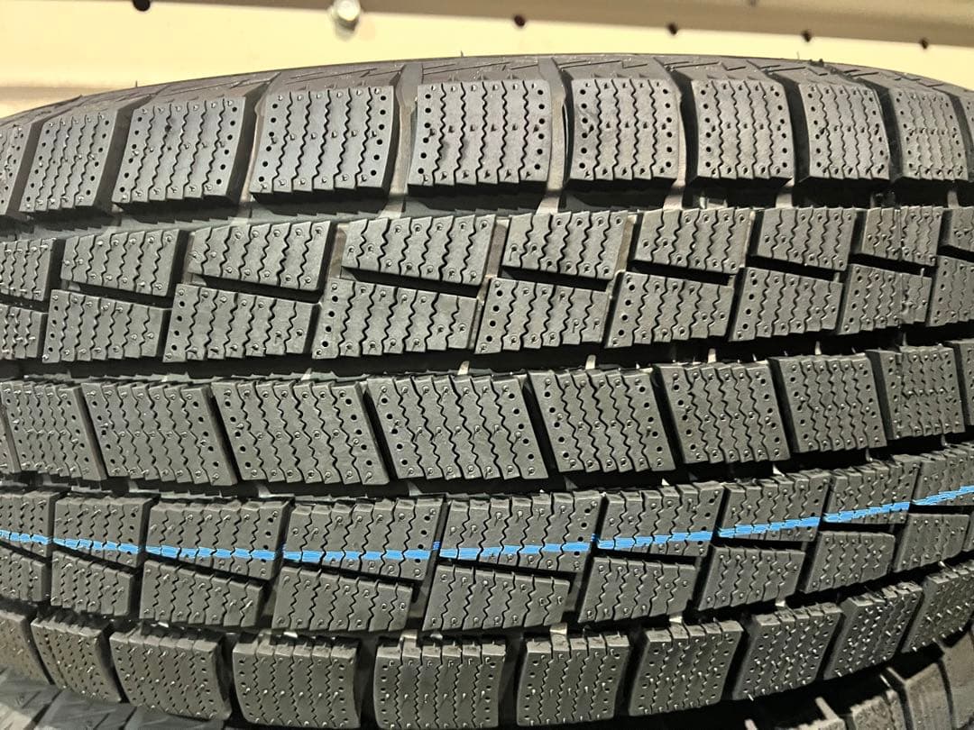 激安スタッドレスタイヤ 4本セット215/45R17