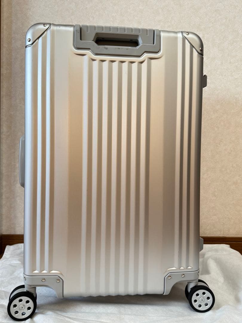 非売品　メルセデスベンツ　スーツケース　シルバーキャリーケース 4輪　65L