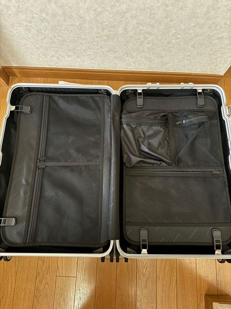 非売品　メルセデスベンツ　スーツケース　シルバーキャリーケース 4輪　65L