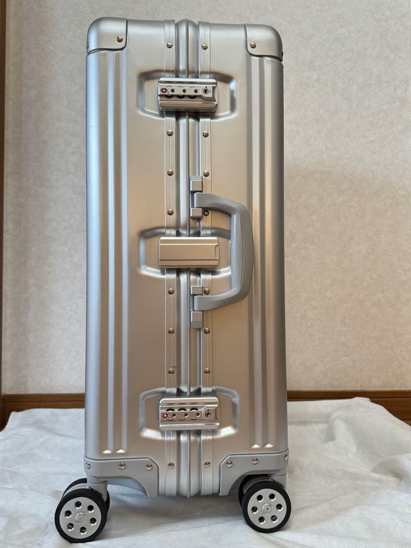 非売品　メルセデスベンツ　スーツケース　シルバーキャリーケース 4輪　65L