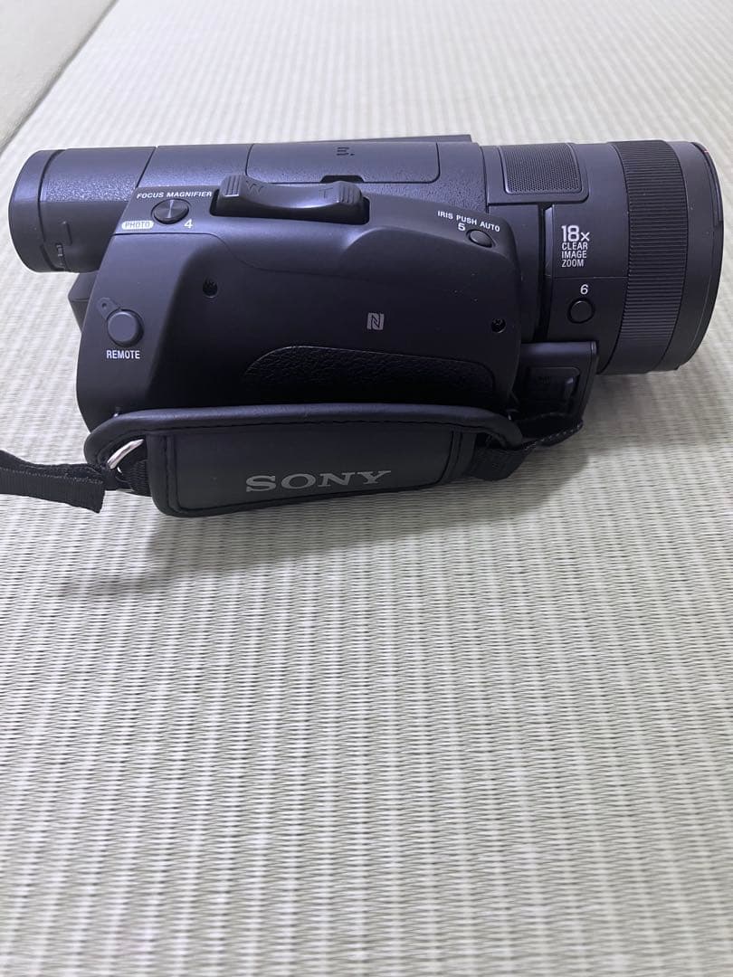 Sony FDR-AX700 4Kビデオカメラ 本体
