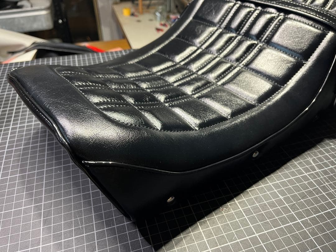 送料無料Z400FX黒艶ダブルアンコ抜きシート刺繍BEET