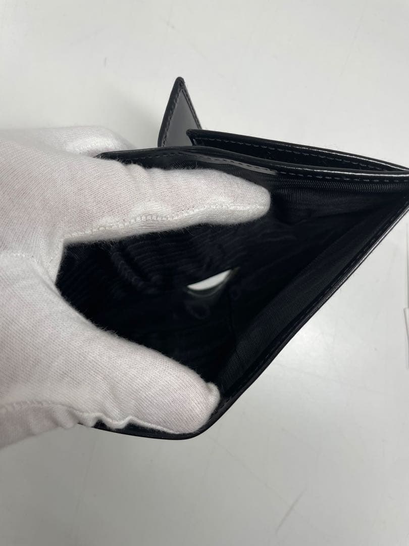 サルバトーレフェラガモ 本革 二つ折り財布 未使用品