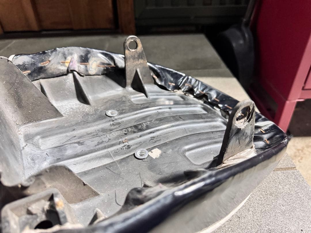 エイプ50 純正シート　エナメルタックロールシート