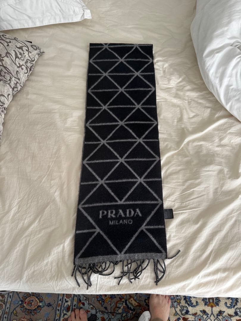 凜*読様 PRADA 幾何学模様 カシミヤ　マフラー ブラック/グレー