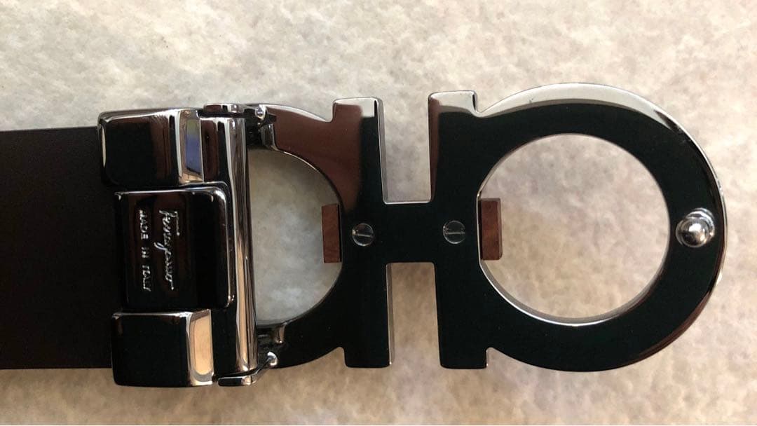 【値下げ中】フェラガモ　メンズベルト（新品）