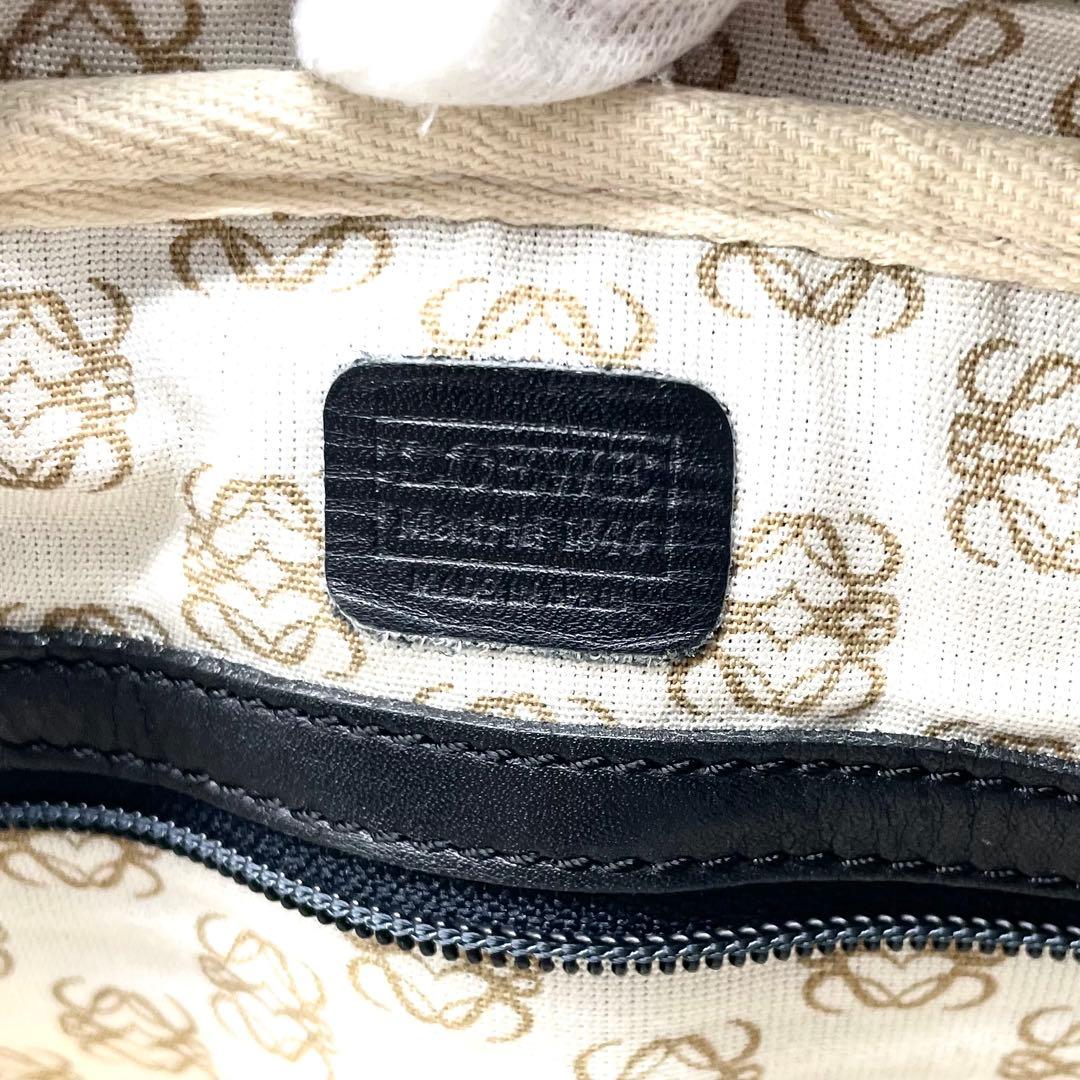 【極美品】ロエベ メッセンジャーバッグ アナグラム ナッパレザー 斜め掛け 黒