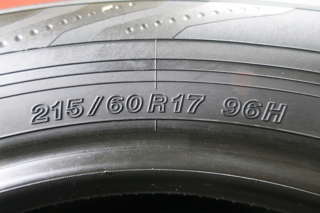 極上イボ付き 2022年製 215/60R17 ヨコハマ ブルーアース RV03
