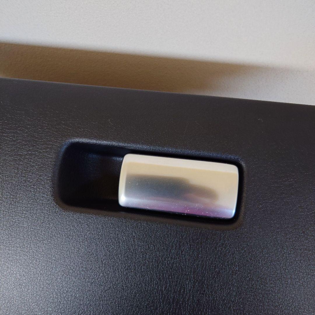 【早い者勝ち】【貴重】マツダ3 mazda3 グローブボックス メッキ仕様