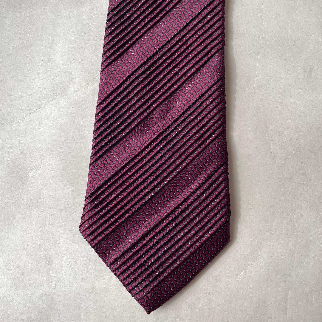 【ネクタイ】 BRIONi シルクプリーツ加工　フォーマル　紫と黒のストライプ
