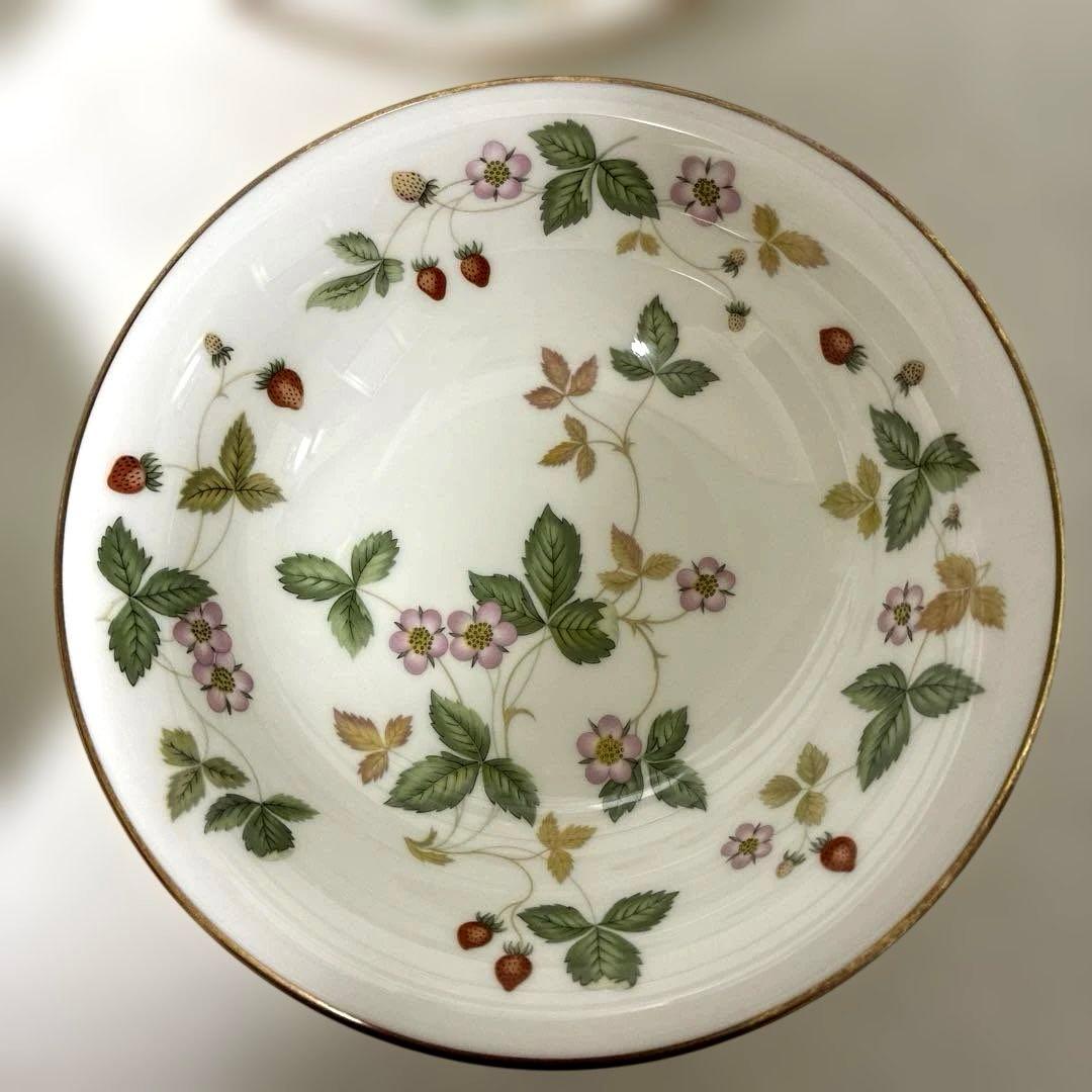 ウェッジウッド　ワイルドストロベリー　サラダソーサー　黒壺4枚