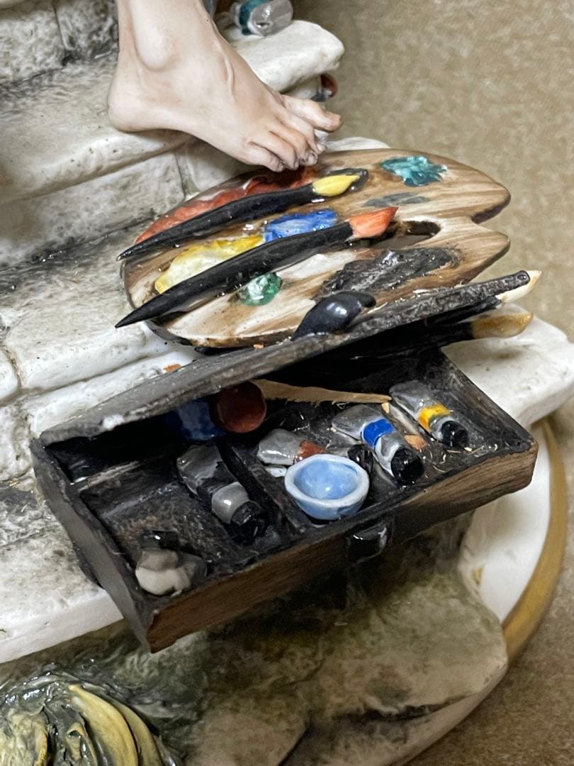 カポディモンテ　置物　画家　アーティスト　絵描き　ポーセリン